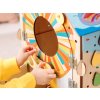 Detail dvirek u domecku activity board s led safari se lvem